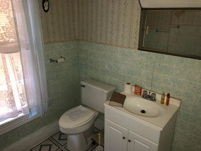 Bathroom Upper | Image 15