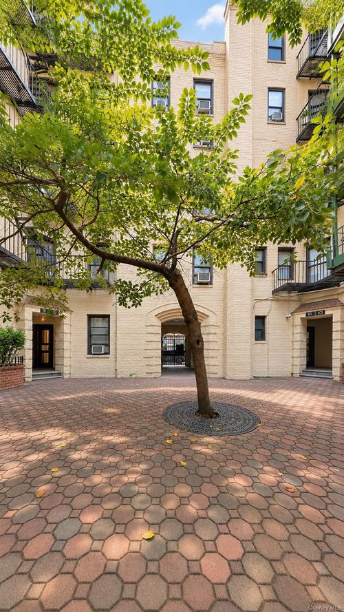 5e-21-78 35th Street, New York, NY, 11105 | Card Image