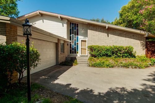 9023 Pinewood Dr, Dallas, TX, 75243-6513 | Card Image