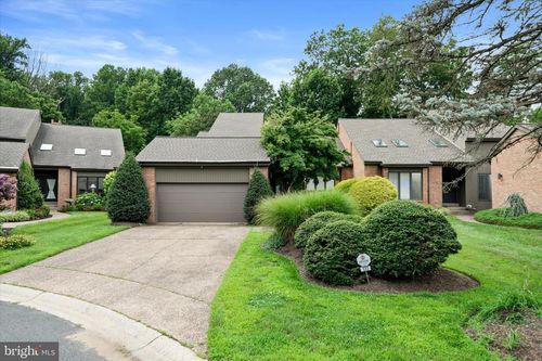 122 Downs Dr, Greenville, DE, 19807-2556 | Card Image