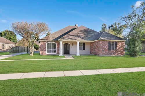 3162 Riverway Dr, Baton Rouge, LA, 70820-4351 | Card Image