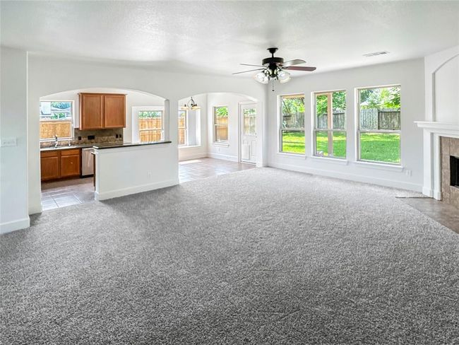 Large windows provide lots of natural light | Image 5