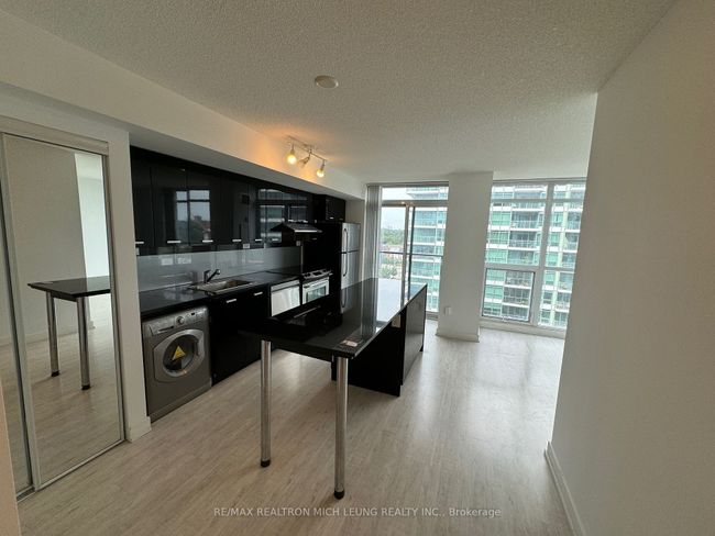 909B - 19 Singer Crt, Condo with 0 bedrooms, 1 bathrooms and null parking in North York ON | Image 4