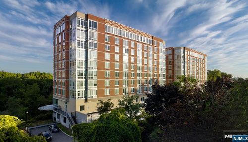 800 12th St, Palisades Park, NJ, 07650-2370 | Card Image