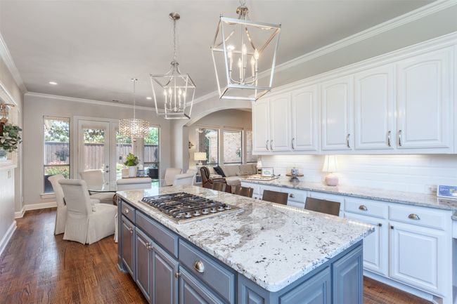 Island with 6 burner Viking Cooktop and downdraft. | Image 4