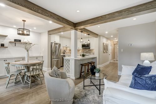 22-2120 Rathburn Rd E, Mississauga, ON, L4W2S8 | Card Image