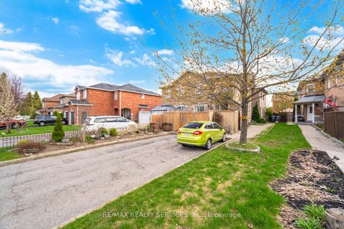 79 Pressed Brick Dr, Brampton, ON, L6V4K5 | Card Image