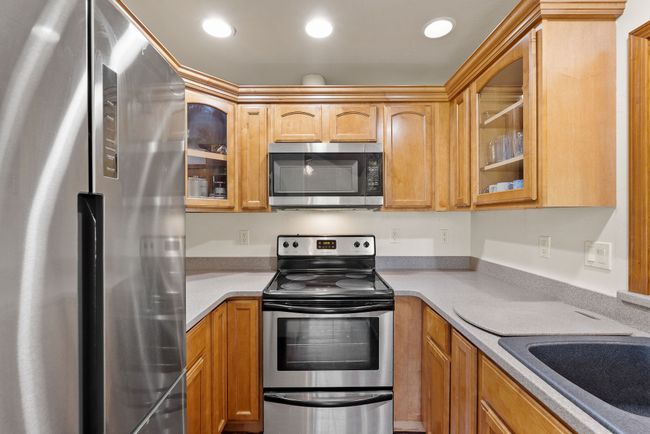 Galley Kitchen | Image 15