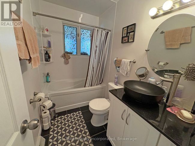 202 Bennett St W, House other with 3 bedrooms, 3 bathrooms and 4 parking in Goderich ON | Image 17