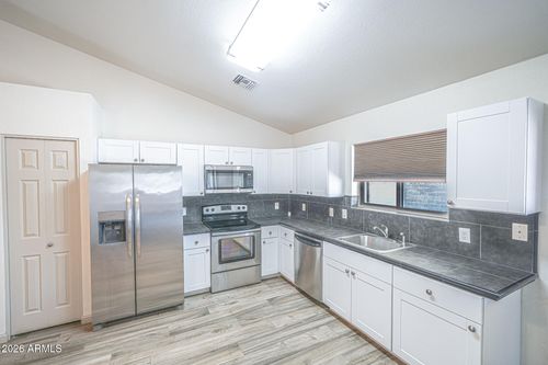 9315 E Dallas St, Mesa, AZ, 85207-6164 | Card Image