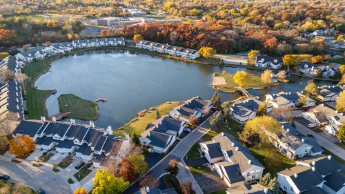 8407 S 76th St, Franklin, WI, 53132-8923 | Card Image