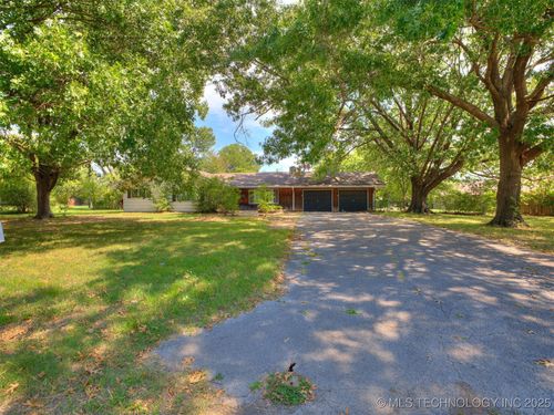 1104 Illinois St, Muskogee, OK, 74403-7411 | Card Image