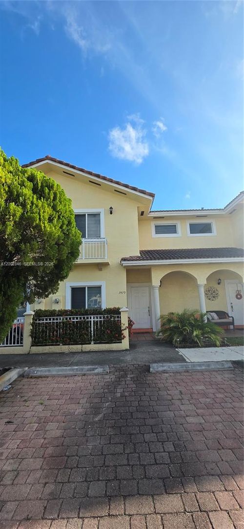 7479 Nw 179th Ter, Hialeah, FL, 33015-8439 | Card Image