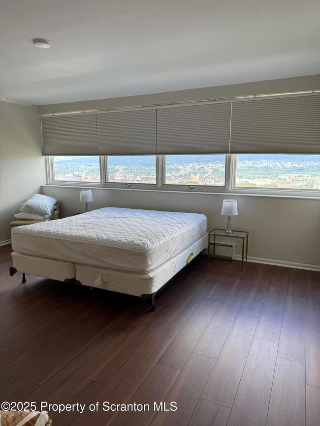 Master bedroom | Image 8