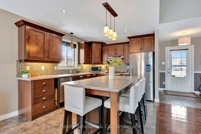 56 Southampton Dr, House other with 3 bedrooms, 2 bathrooms and 2 parking in Saint George ON | Image 9