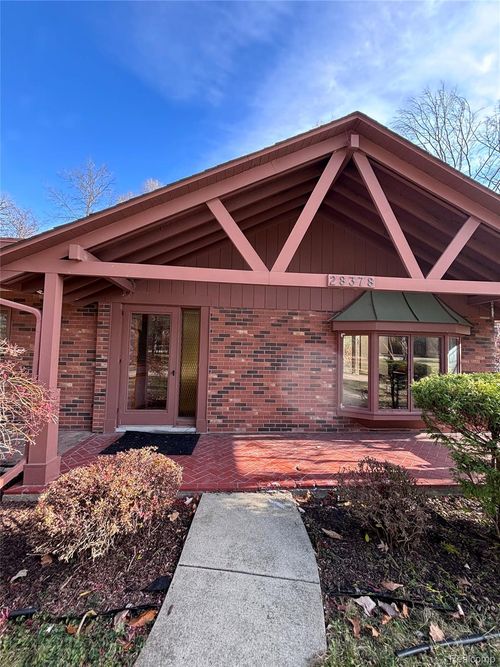 28378 Parkhill St, Farmington Hills, MI, 48334-3545 | Card Image
