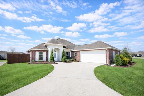 156 Lake Howard Ave, Thibodaux, LA, 70301-1626 | Card Image