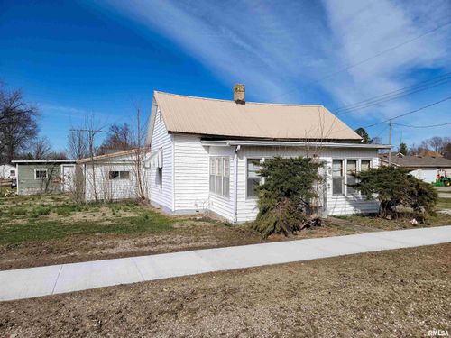 710 Johnson Street, Louisville, IL, 62858 | Card Image