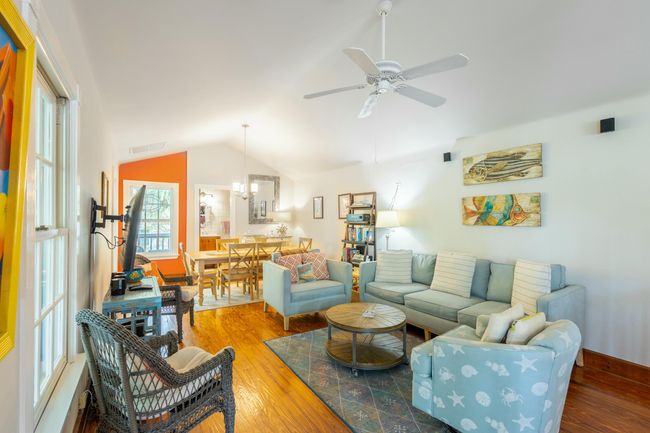 Living & Dining Area | Image 21