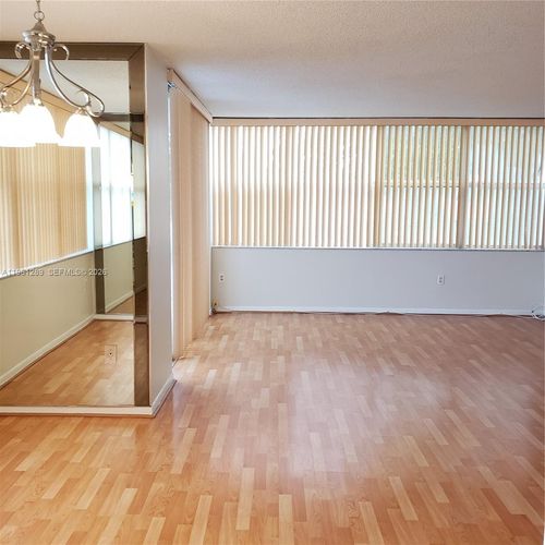 apt-213w-1200 Ne Miami Gardens Dr, Miami, FL, 33179-4710 | Card Image