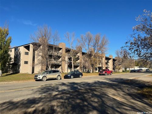 402 Perkins St, Estevan, SK, S4A2K5 | Card Image