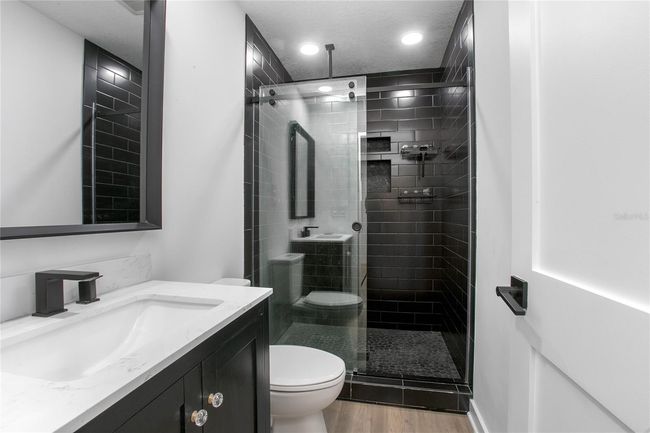 Master Bath | Image 17