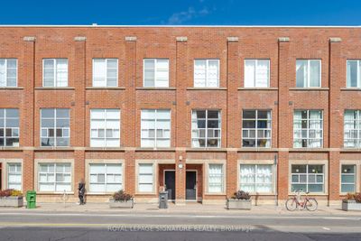 2 - 1390 Bloor St W, Condo with 2 bedrooms, 2 bathrooms and 1 parking in Toronto ON | Image 1