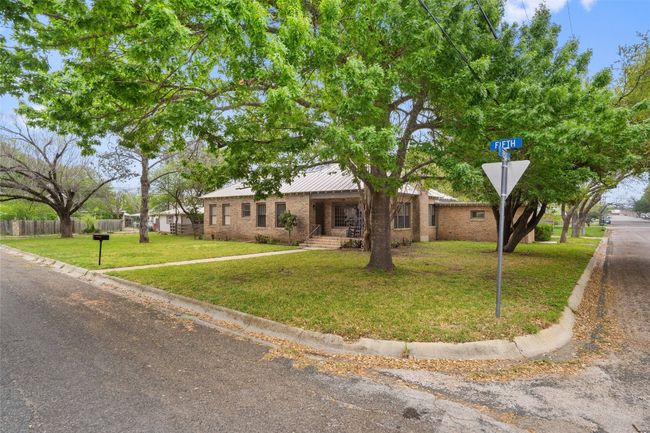 208 W 5 Th St, House other with 4 bedrooms, 3 bathrooms and 4 parking in Lampasas TX | Image 29