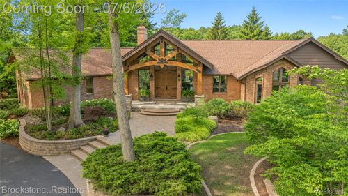 7215 Deer Lake Ct, Clarkston, MI, 48346-1274 | Card Image
