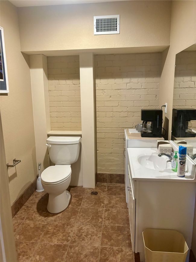 106 E Brown St, Home with 0 bedrooms, 0 bathrooms and null parking in Ennis TX | Image 18