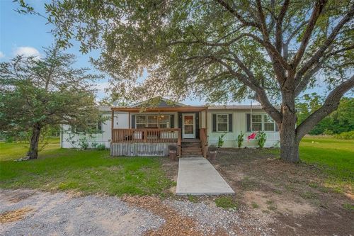 5526 Highway 90, Madisonville, TX, 77864-7048 | Card Image