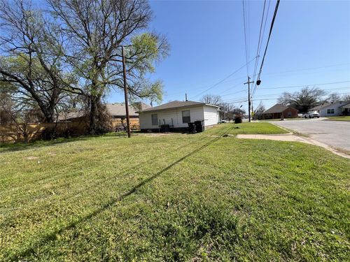 2801 Ennis Ave, Fort Worth, TX, 76111-3707 | Card Image