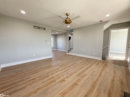 917 Lewis Dr, Webster City, IA, 50595-3080 | Card Image