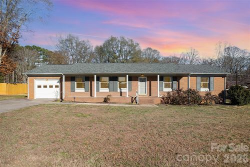 830 S Magnolia St, Mooresville, NC, 28115-2835 | Card Image