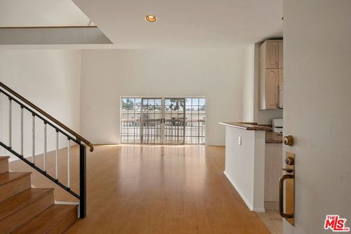 302-923 Euclid St, Santa Monica, CA, 90402-2118 | Card Image
