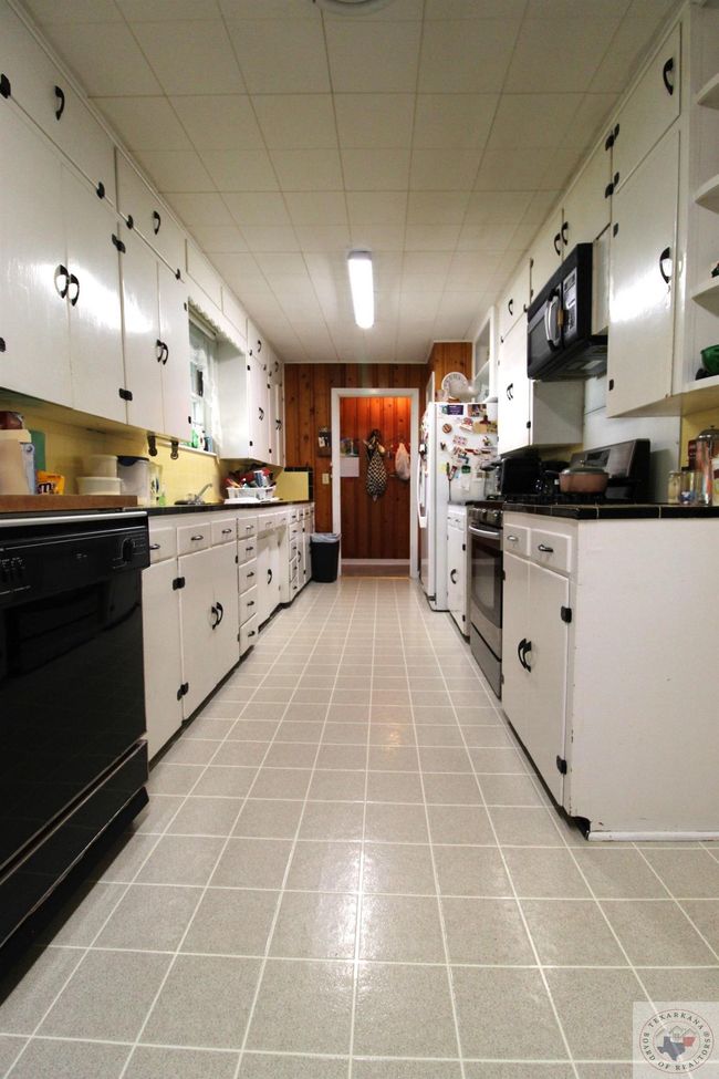 400 Main St, House other with 3 bedrooms, 1 bathrooms and null parking in Hooks TX | Image 8
