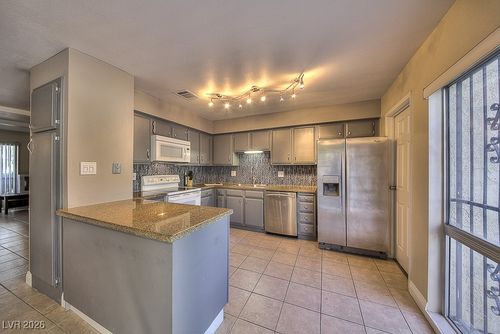 na-572 Willow Green Dr, Las Vegas, NV, 89169-3769 | Card Image