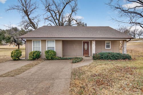 135 Lakeview Dr, Runaway Bay, TX, 76426-9412 | Card Image