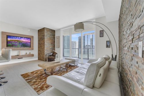 apt-2511-1300 Brickell Bay Dr, Miami, FL, 33131-3395 | Card Image