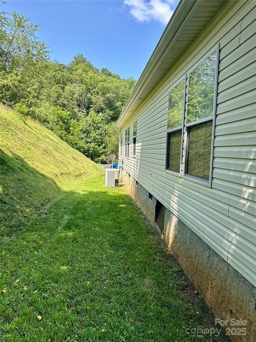 102 Hazy Day, Swannanoa, NC, 28778-9227 | Card Image