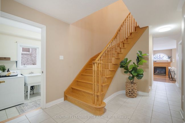 8 Root Cres, House other with 4 bedrooms, 3 bathrooms and 4 parking in Ajax ON | Image 5