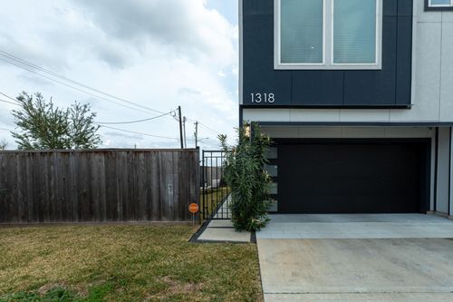 1318 Reinerman St, Houston, TX, 77007-3232 | Card Image
