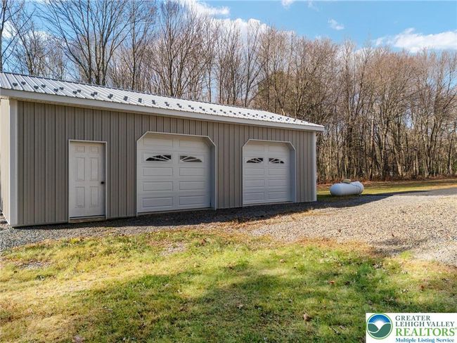 64 Autumn Ln, House other with 3 bedrooms, 2 bathrooms and null parking in Jim Thorpe PA | Image 8