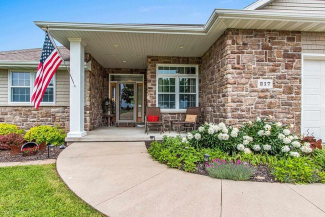 217 Hidden Ridges Way, House other with 4 bedrooms, 4 bathrooms and null parking in COMBINED LOCKS WI | Image 4
