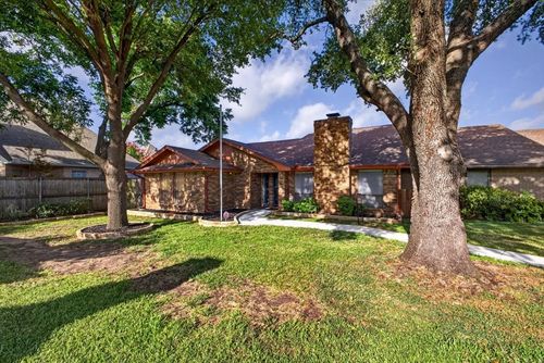 646 St Charles Ct, Arlington, TX, 76013-1370 | Card Image