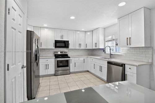 2920 Nw 9th Pl, Fort Lauderdale, FL, 33311-6624 | Card Image