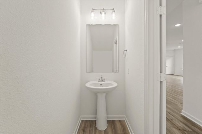 Half bathroom | Image 12