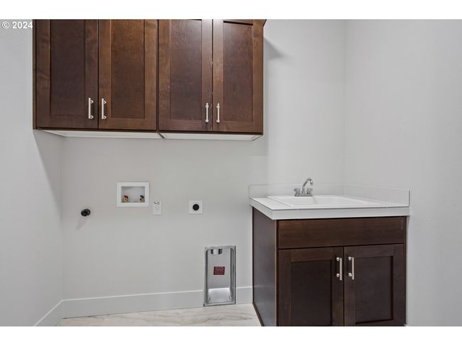 8870 Sw Mohegan Ln, House other with 5 bedrooms, 3 bathrooms and 3 parking in Tualatin OR | Image 37