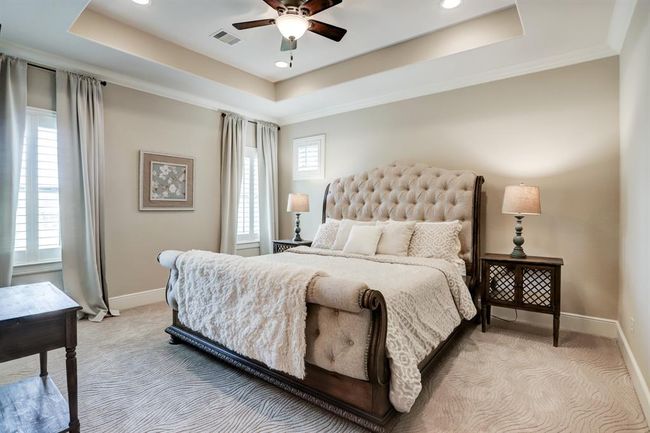 Upstairs bedroom. | Image 40