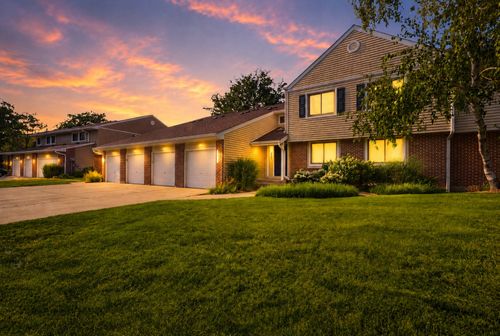 938-938 Hidden Lake Dr, Buffalo Grove, IL, 60089-7503 | Card Image